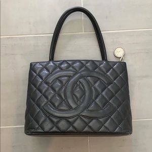 Authentic Medallion Quilted Caviar Chanel Tote